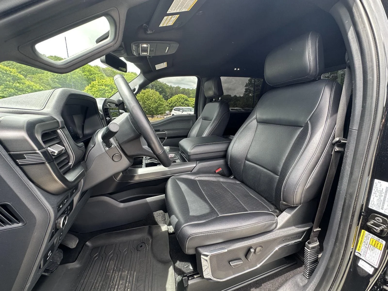 Used 2024 Agate Black Metallic Ford LARIAT image 9