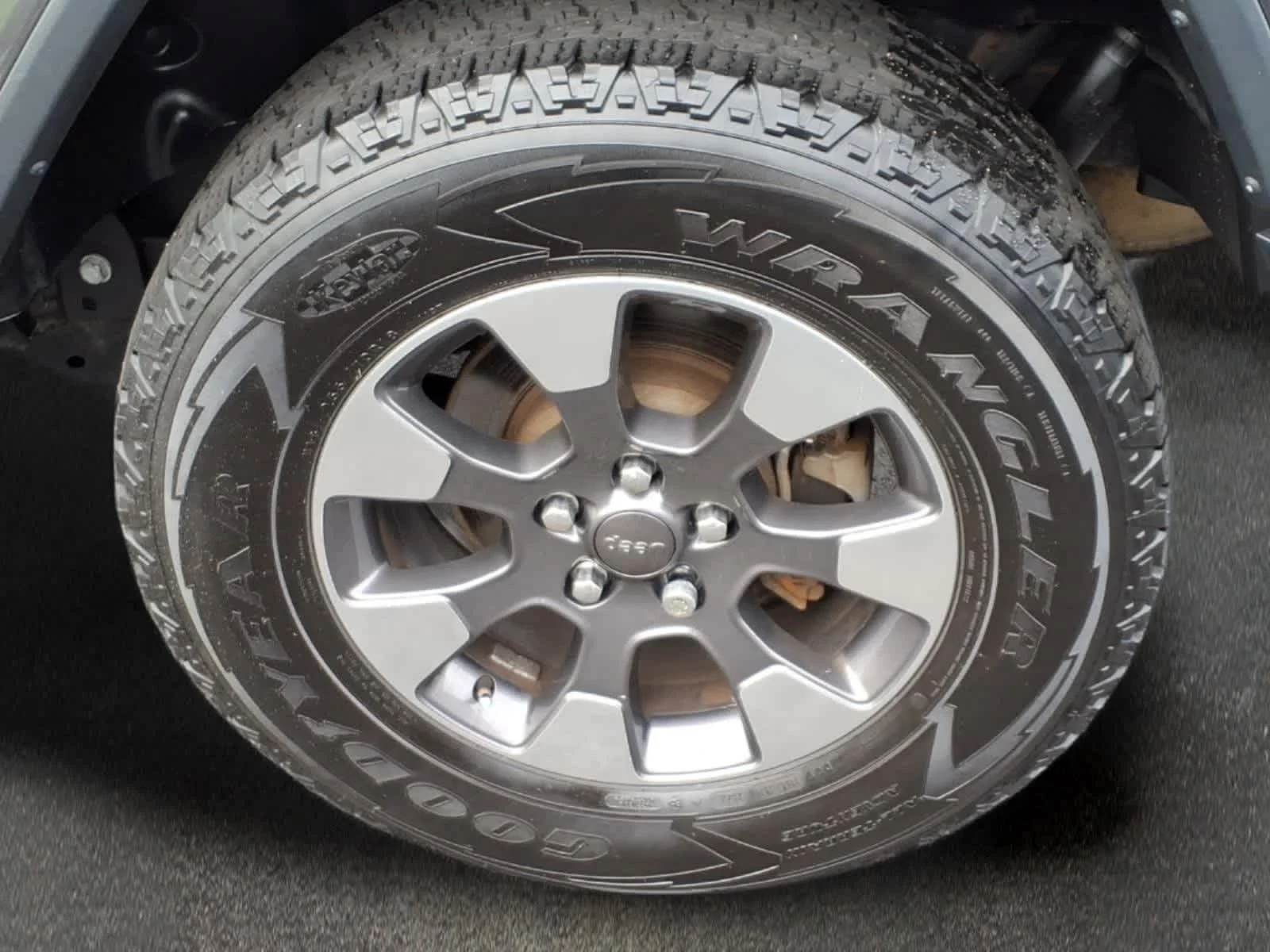 Used 2020 Granite Crystal Metallic Clearcoat Jeep Sahara image 9