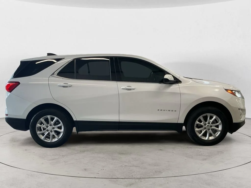Used 2020 IRIDESCENT PEARL TRICOAT Chevrolet LT image 4