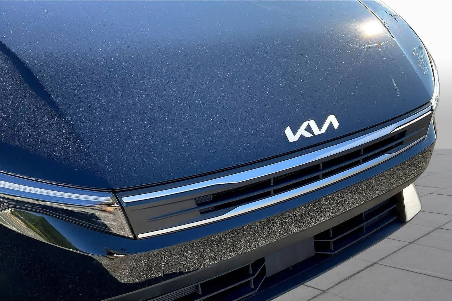 Used 2025 Aurora Black Pearl Kia LXS image 29