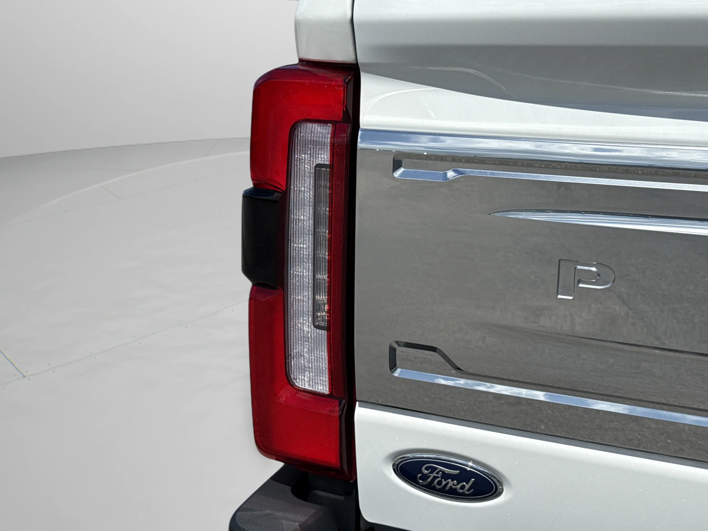 Used 2024 Star White Metallic Tri-Coat Ford Platinum image 48