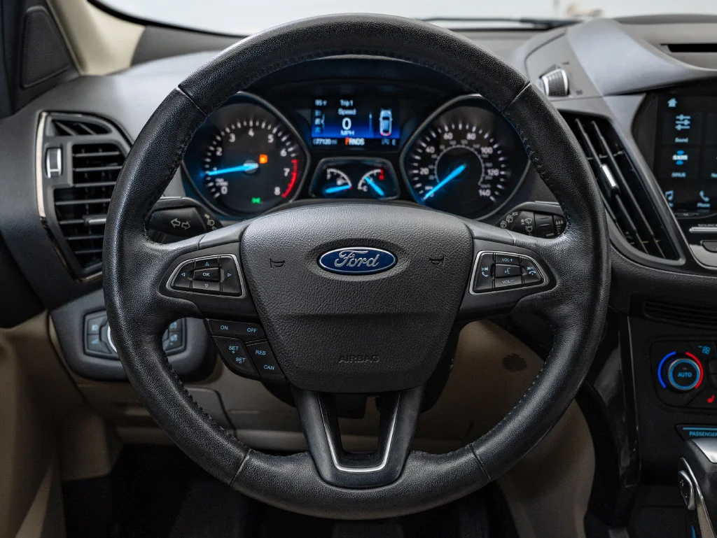 Used 2018 White Platinum Clearcoat Metallic Ford Titanium image 37
