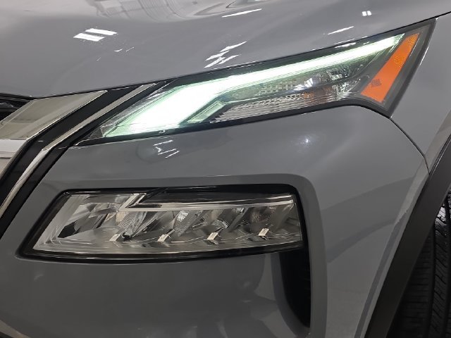 Used 2021 Gray Nissan SL image 28