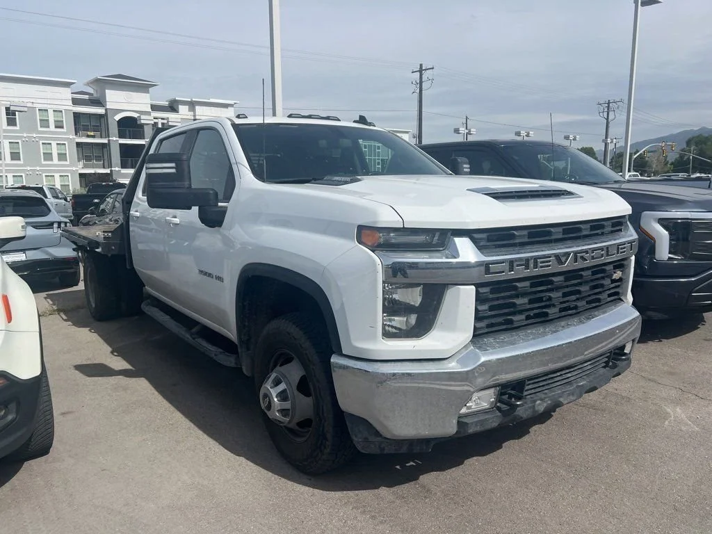 Used 2022 Summit White Chevrolet LT image 3