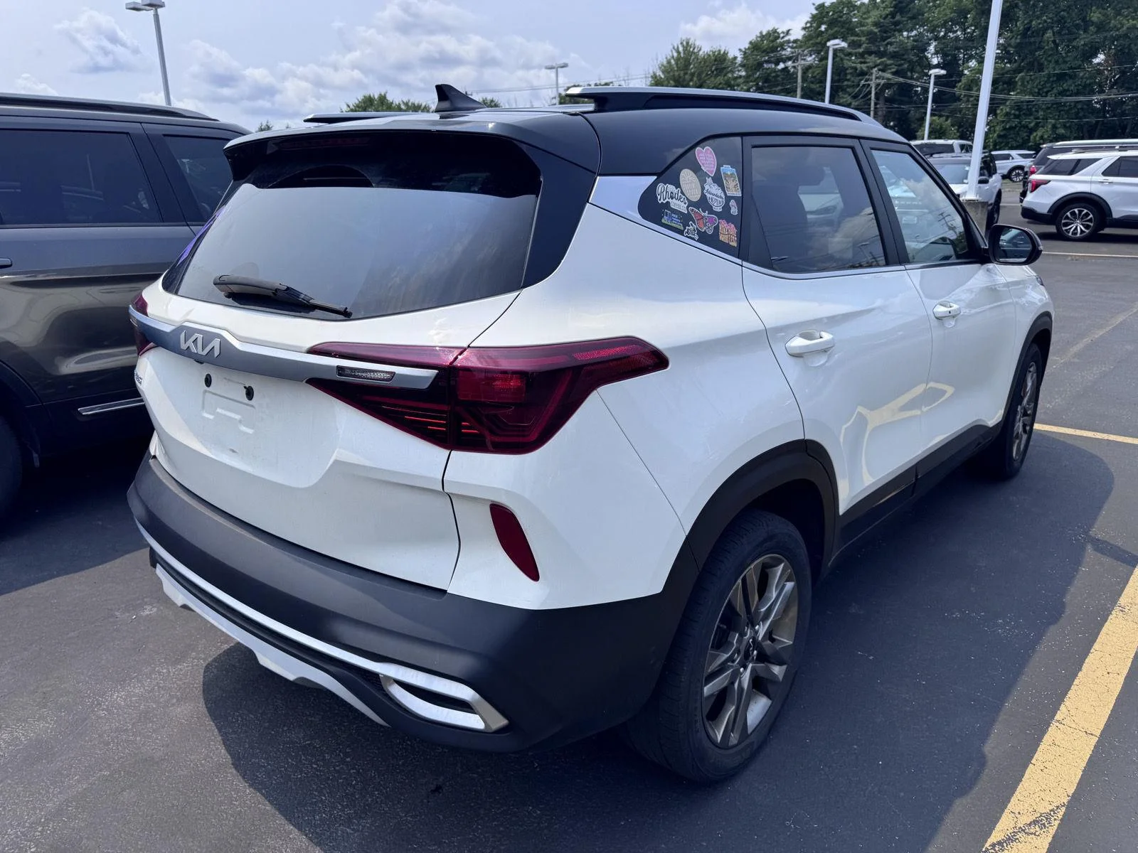 Used 2022 Clear White/Black Roof Kia S image 4