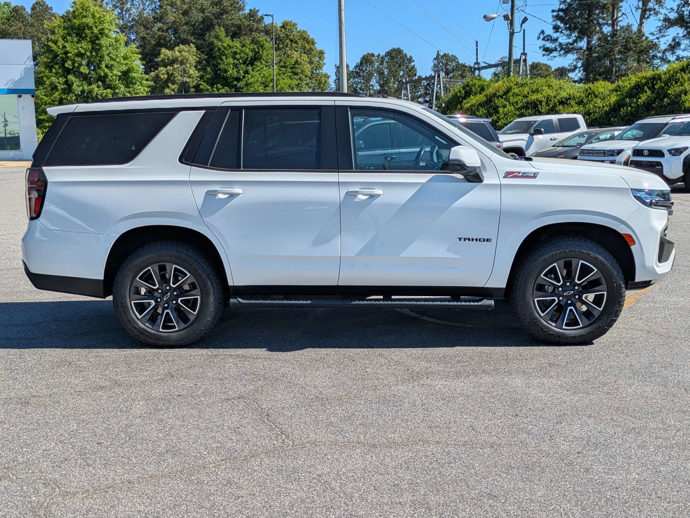 Used 2021 Summit White Chevrolet Z71 image 3