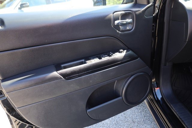 Used 2016 Black Jeep Latitude image 21