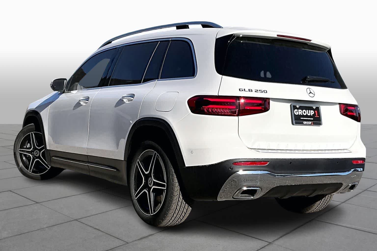 New 2026 Polar White Mercedes-Benz GLB 250 image 4