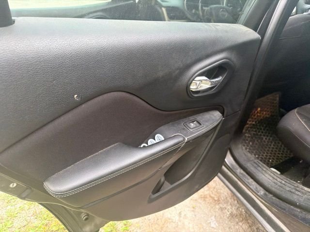 Used 2015 Gray Jeep Latitude image 11