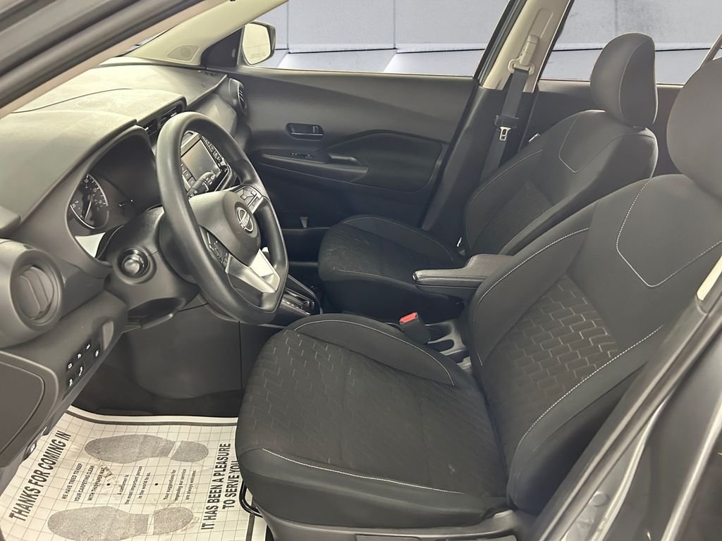 Used 2022 Gray Nissan S image 7