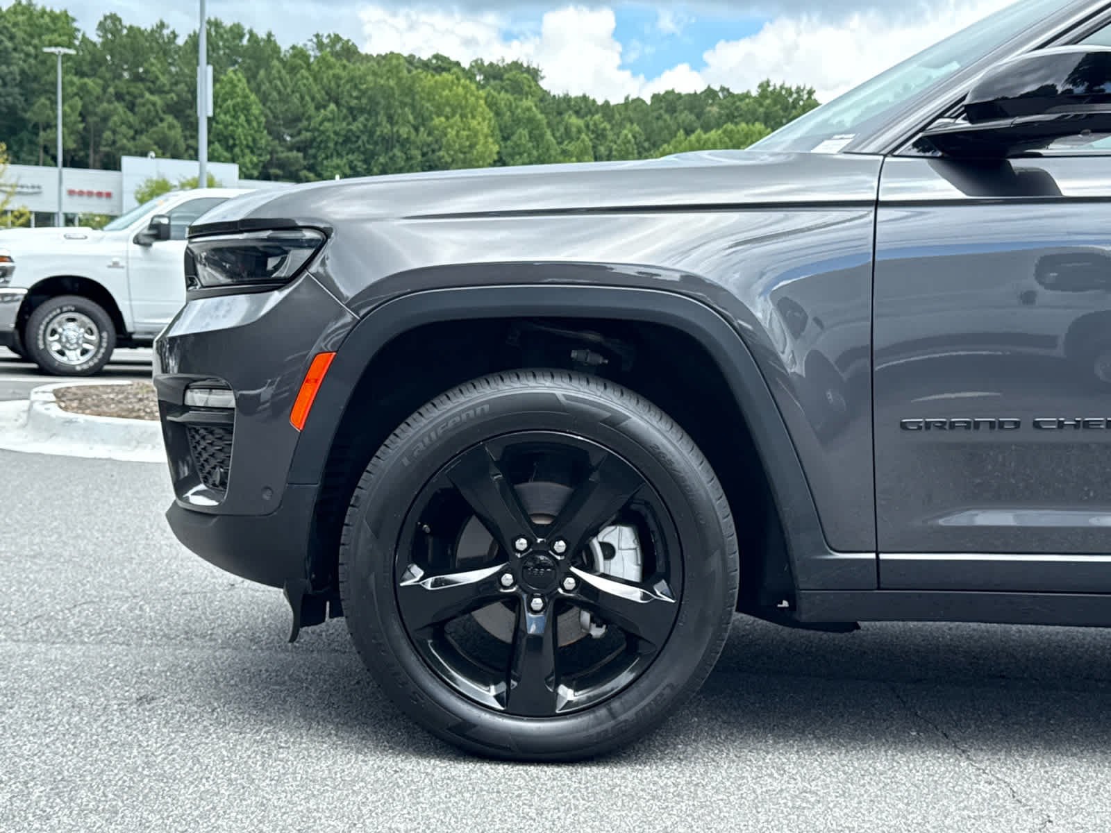 Used 2023 Baltic Gray Metallic Clearcoat Jeep Limited image 11