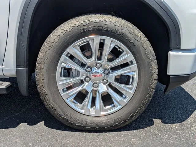 Used 2024 White Frost Tricoat GMC Denali image 12
