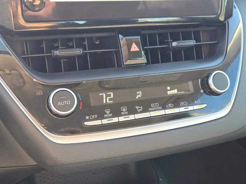 Used 2024 Classic Silver Me Toyota LE image 22