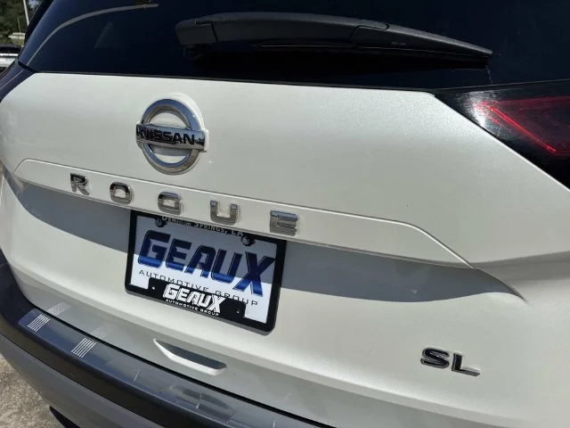 Used 2021 White Nissan SL image 22