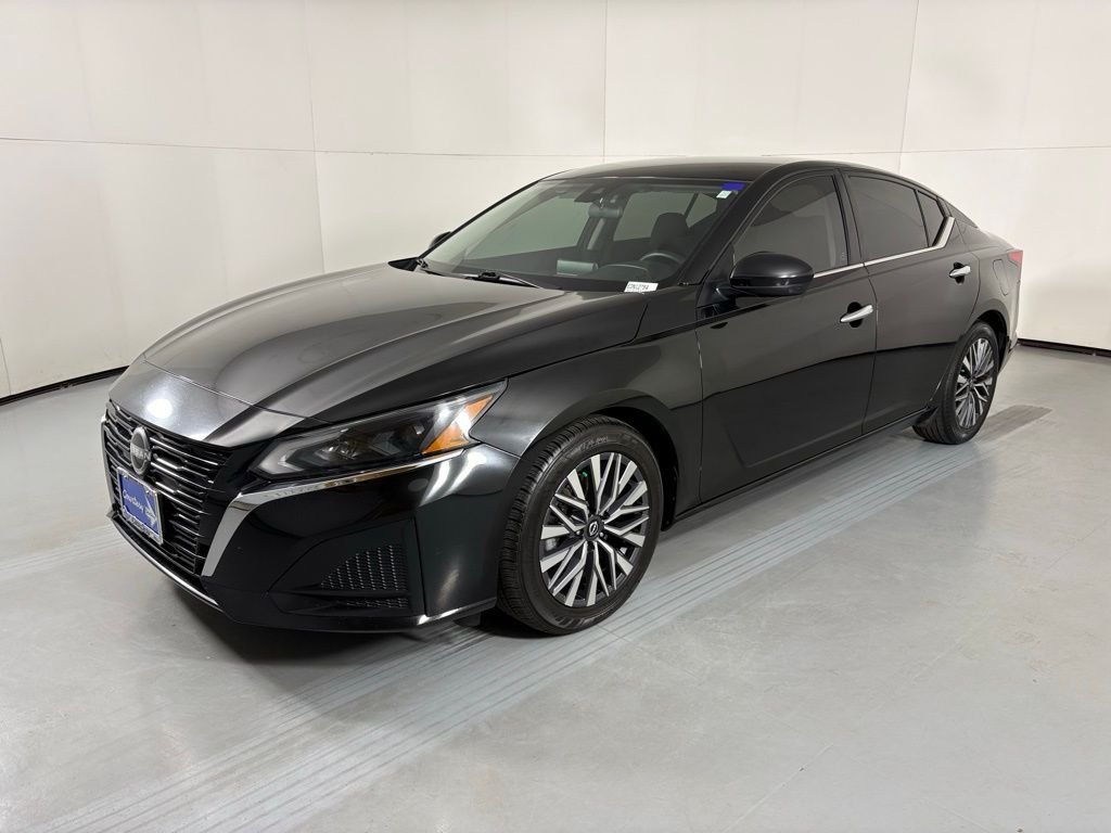 Used 2023 Black Nissan 2.5 SV image 4