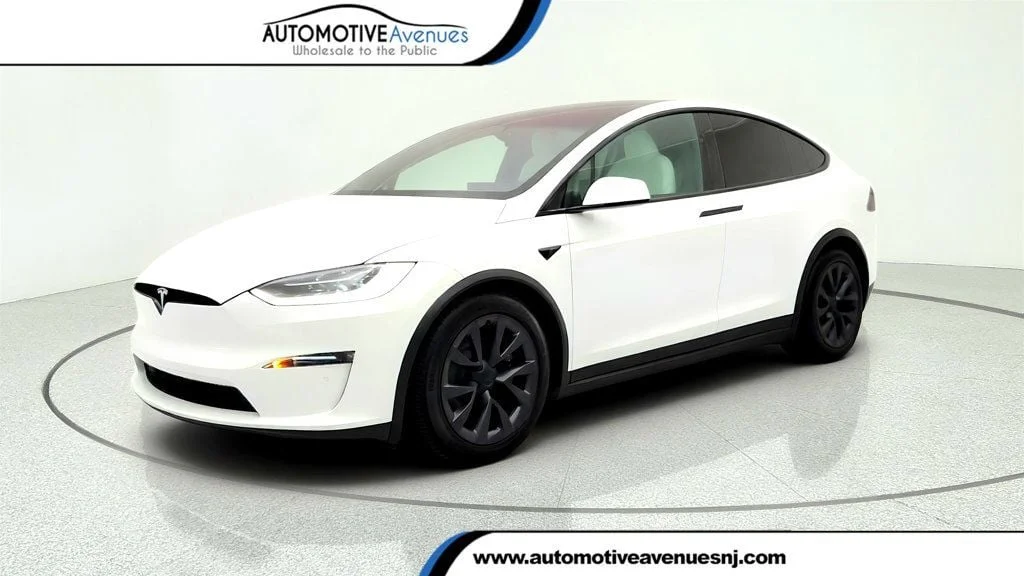 2022 Tesla Model X's photo