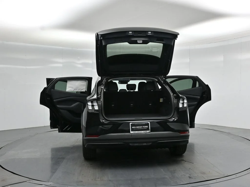 New 2026 Shadow Black Ford Select image 31
