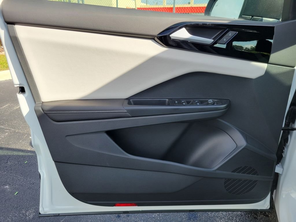 New 2026 White Volkswagen 1.5T S image 10