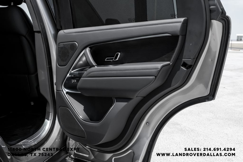 New 2026 1le Land Rover SE image 32