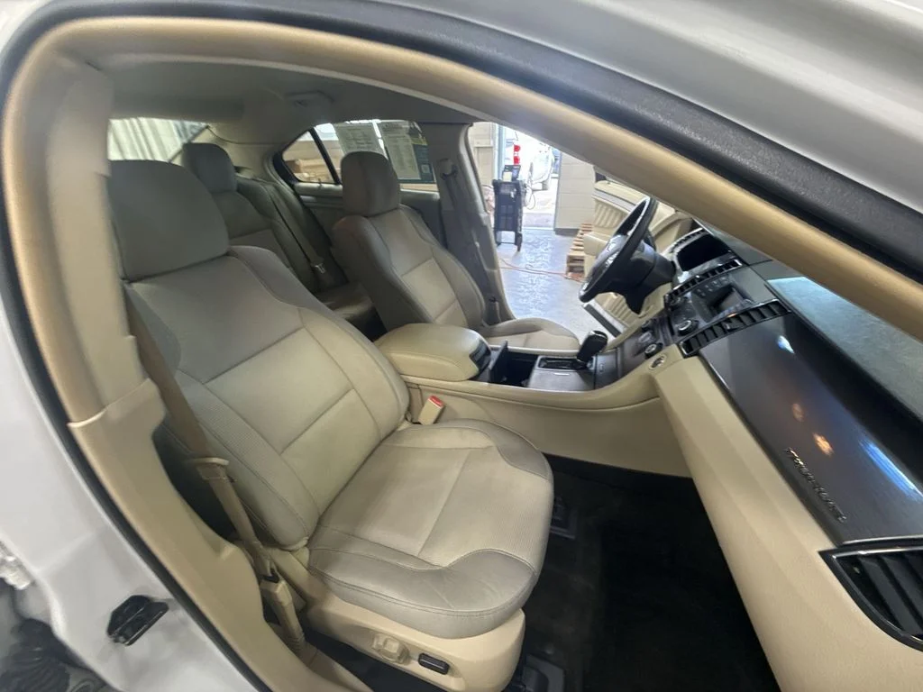 Used 2015 Oxford White Ford SEL image 37