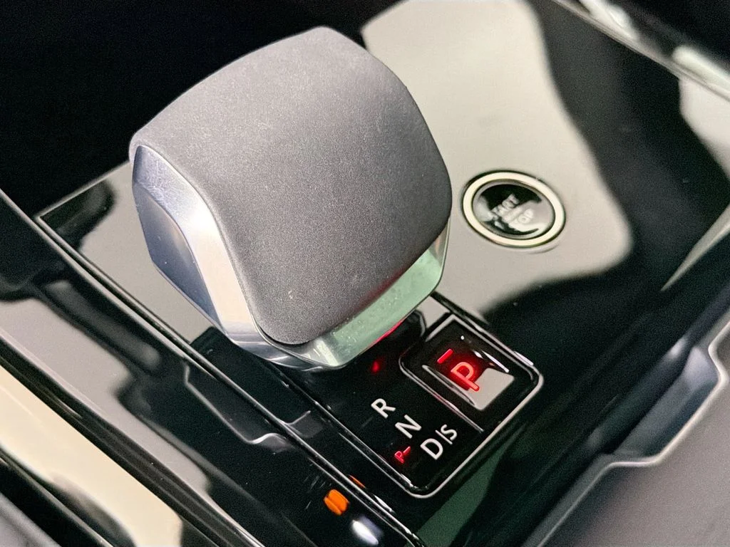 Certified Used 2024 Black Land Rover SE image 17