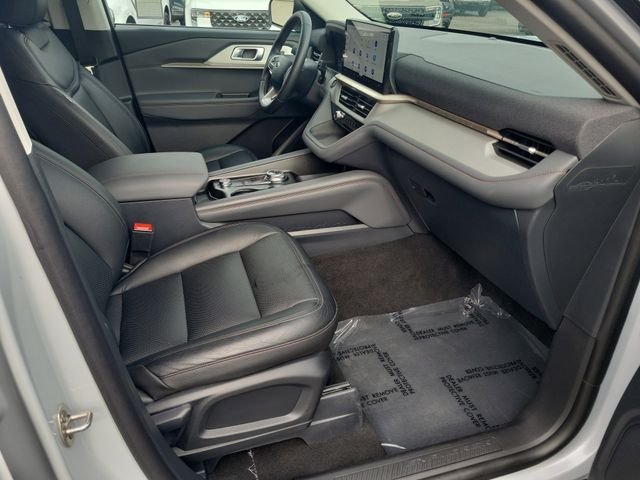 Used 2026 Space White Metallic Ford Active image 16