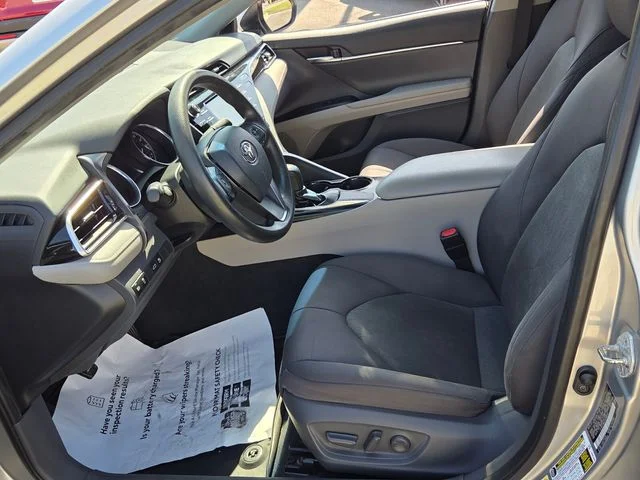 Used 2018 Silver Toyota LE image 5