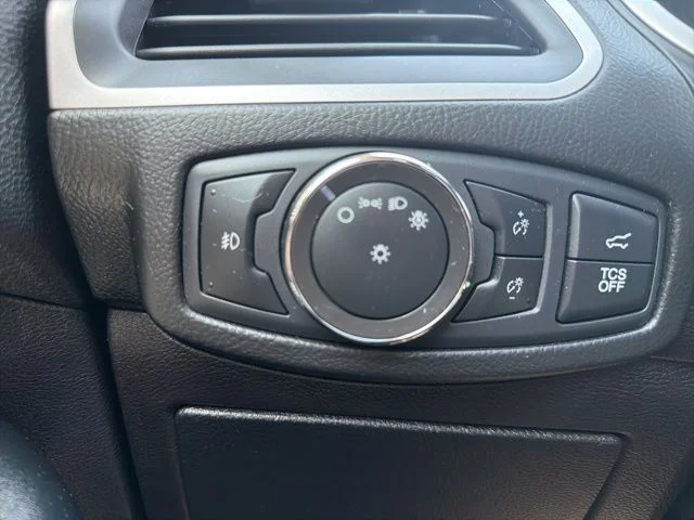 Used 2020 Red Ford SEL image 18