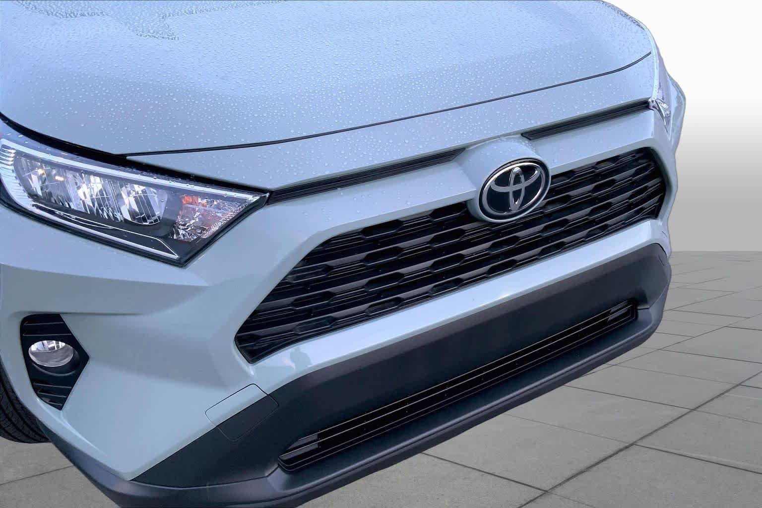Used 2020 Lunar Rock Toyota XLE image 29