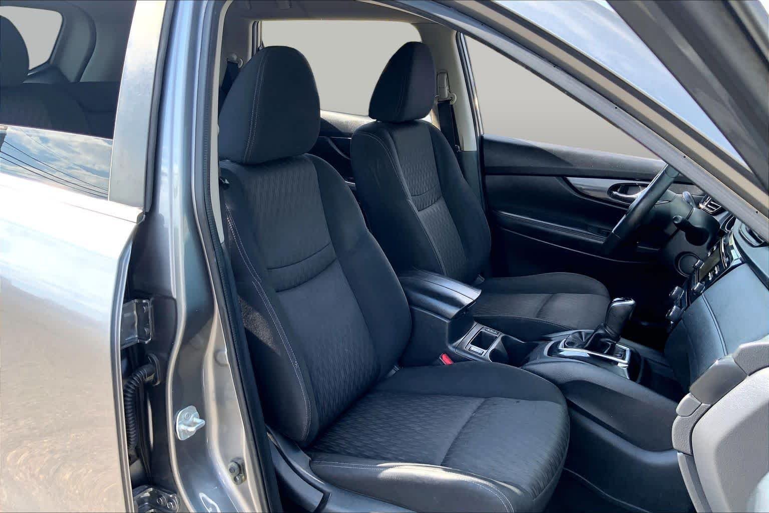 Used 2017 Gun Metallic Nissan SV image 8