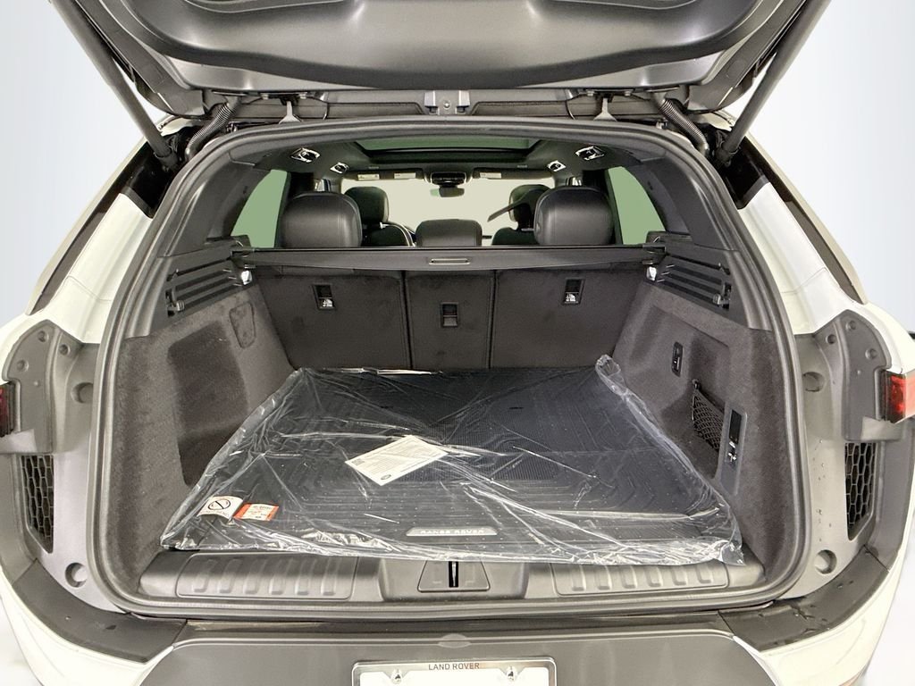 New 2026 Fuji White LAND ROVER SE image 27