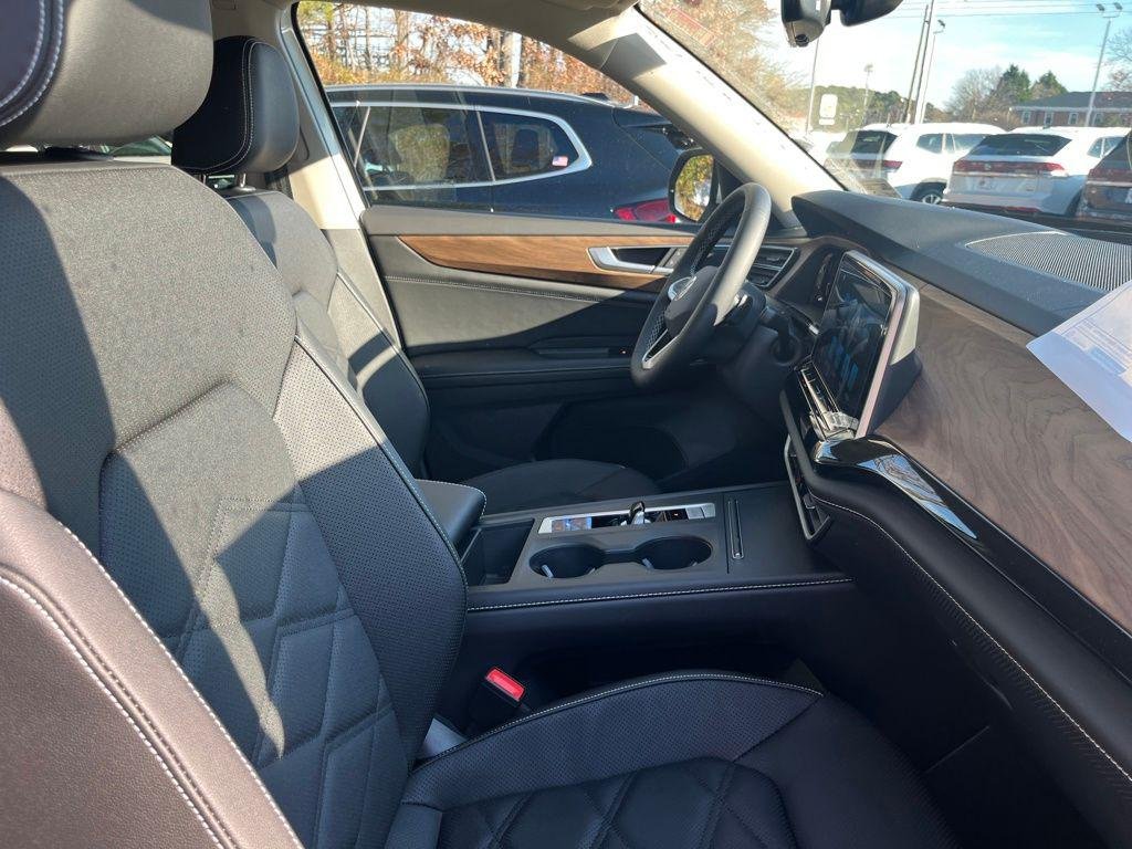 New 2026 Opal White Pearl Volkswagen 2.0T SE image 31