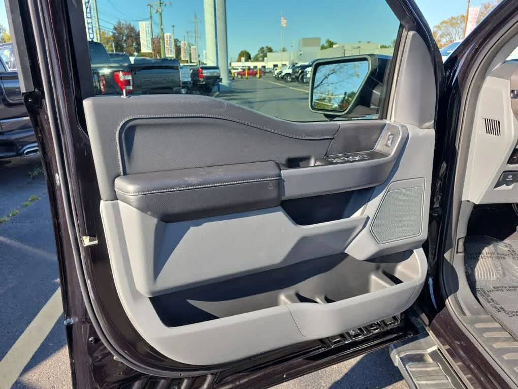 Used 2025 Agate Black Metallic Ford XLT image 15
