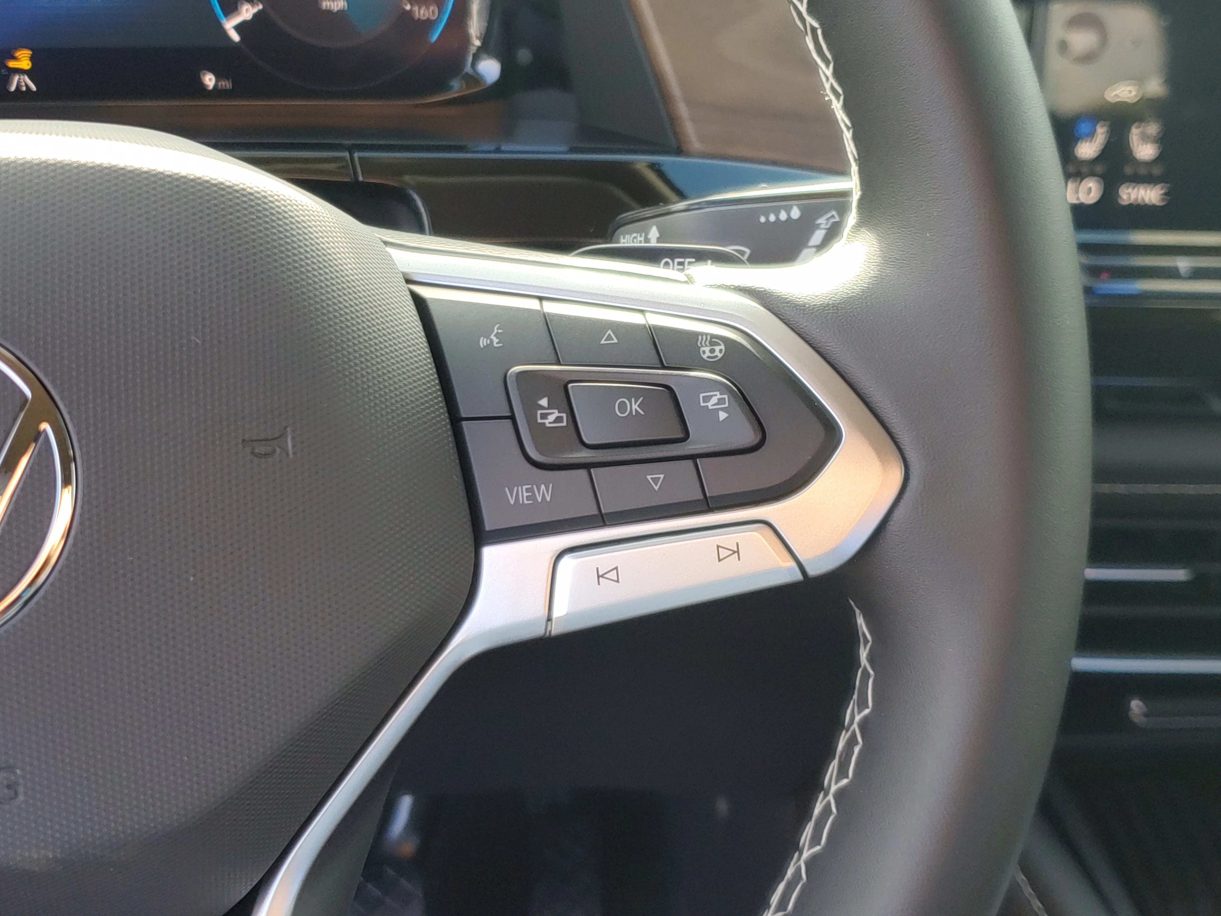 New 2026 Silver Volkswagen 2.0T SE image 23