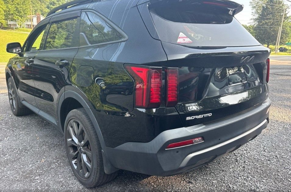 Used 2023 Black Kia X-Line EX image 5