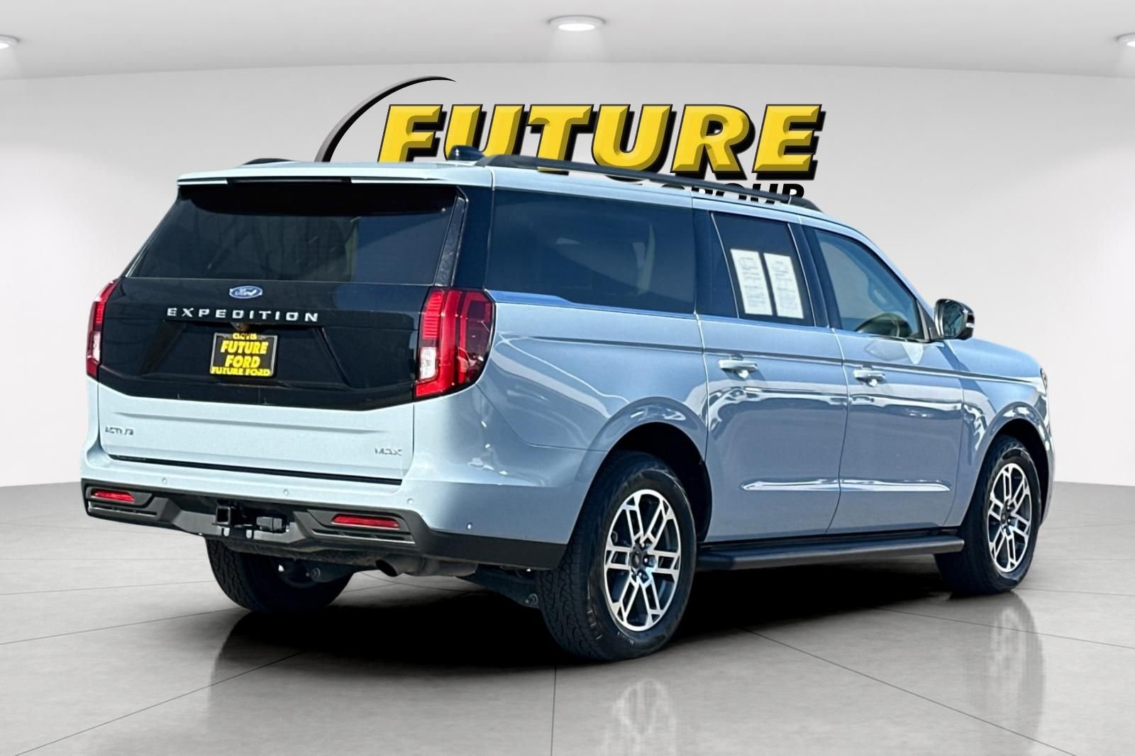 Used 2025 Gray Ford Active image 3