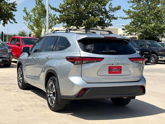 Certified Used 2020 CELESTIAL SILVER METALLIC Toyota XLE image 6