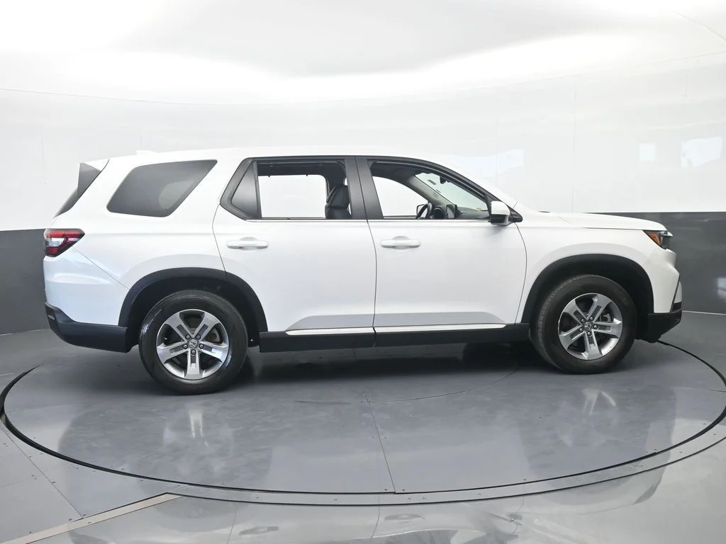 Used 2025 White Honda EX-L image 7