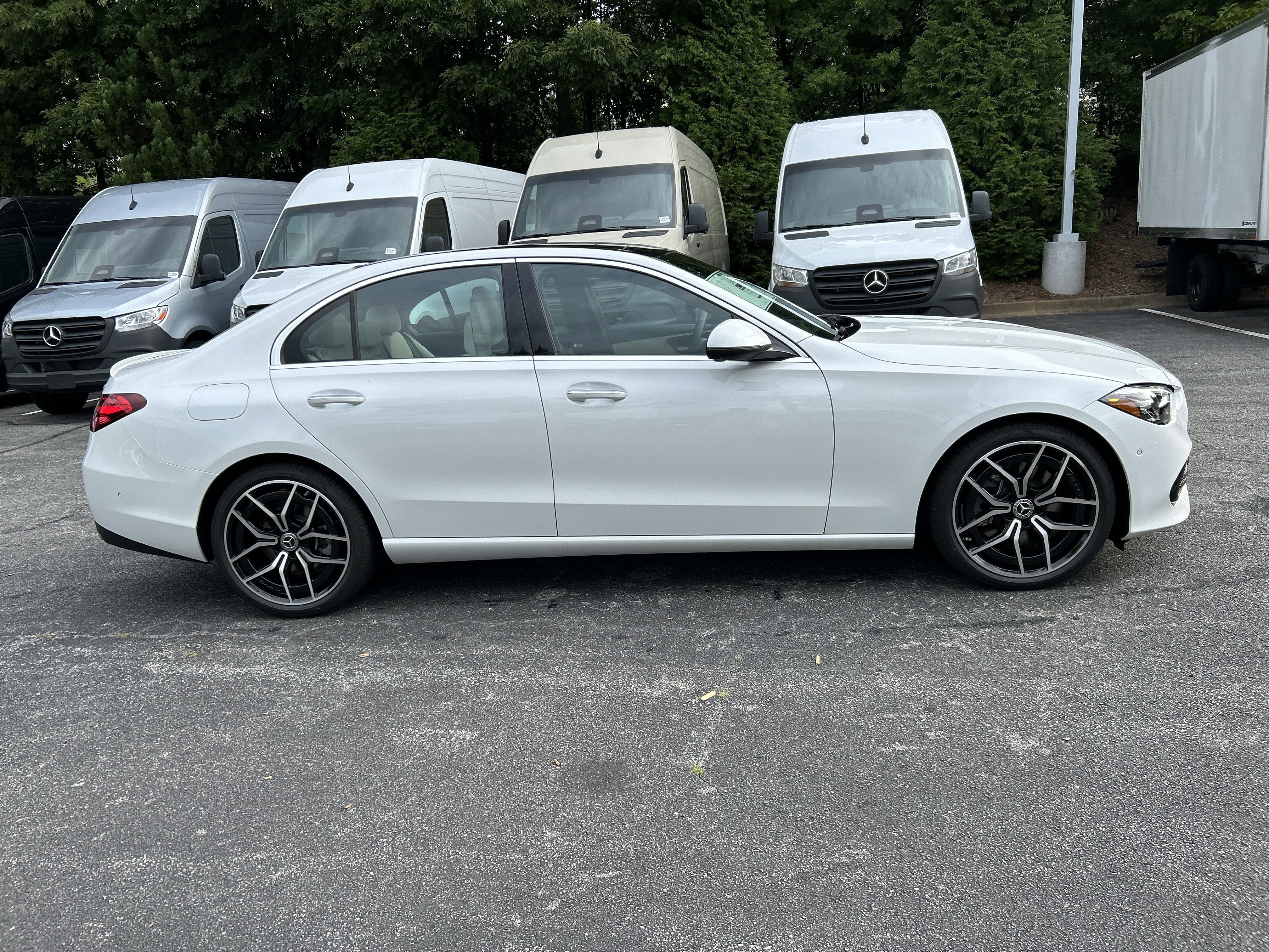 New 2026 MANUFAKTUR Moonlight White Metallic Mercedes-Benz C 300 4MATIC® Sedan image 5