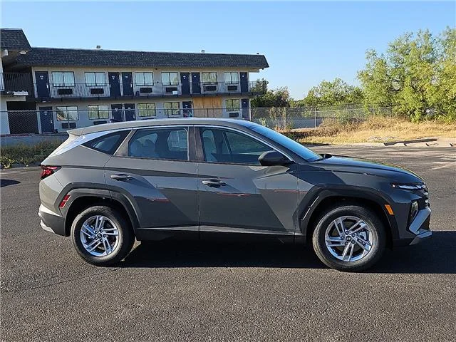 New 2026 Hampton Gray Hyundai SE image 5