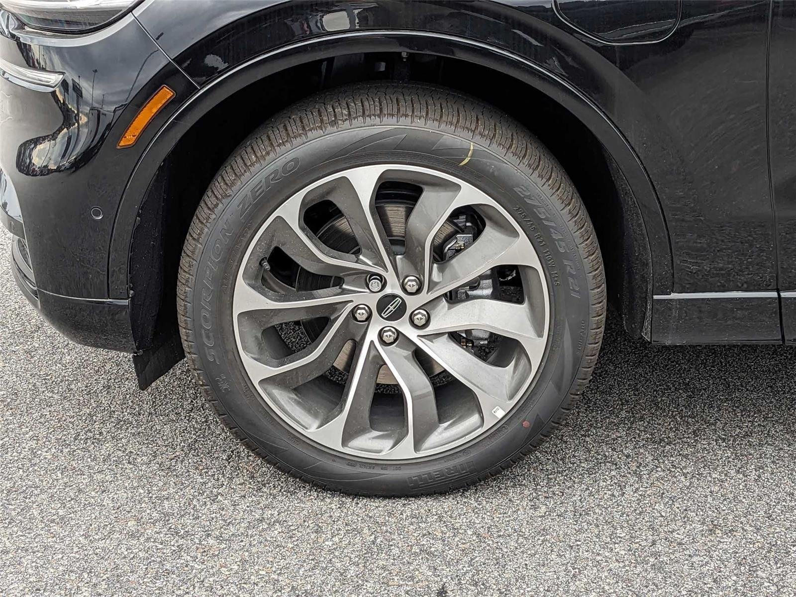 Used 2023 Infinite Black Metallic Lincoln Grand Touring image 10
