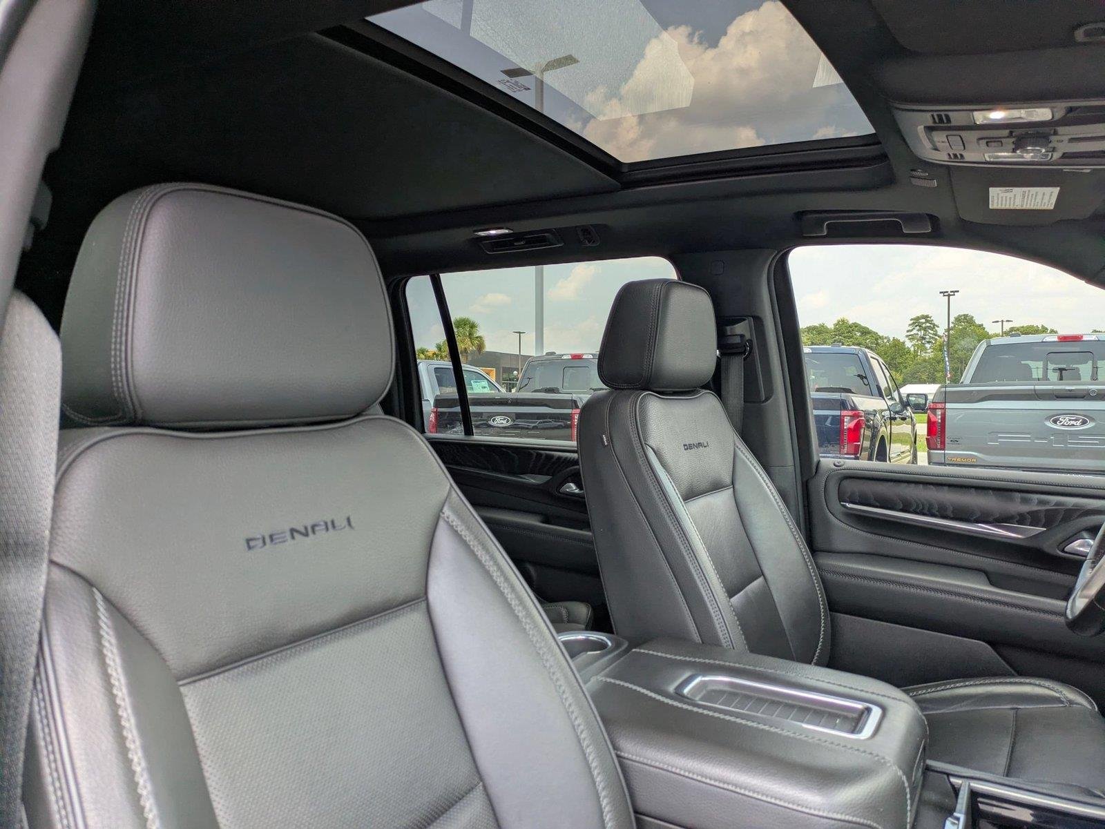 Used 2022 Onyx Black GMC Denali image 37