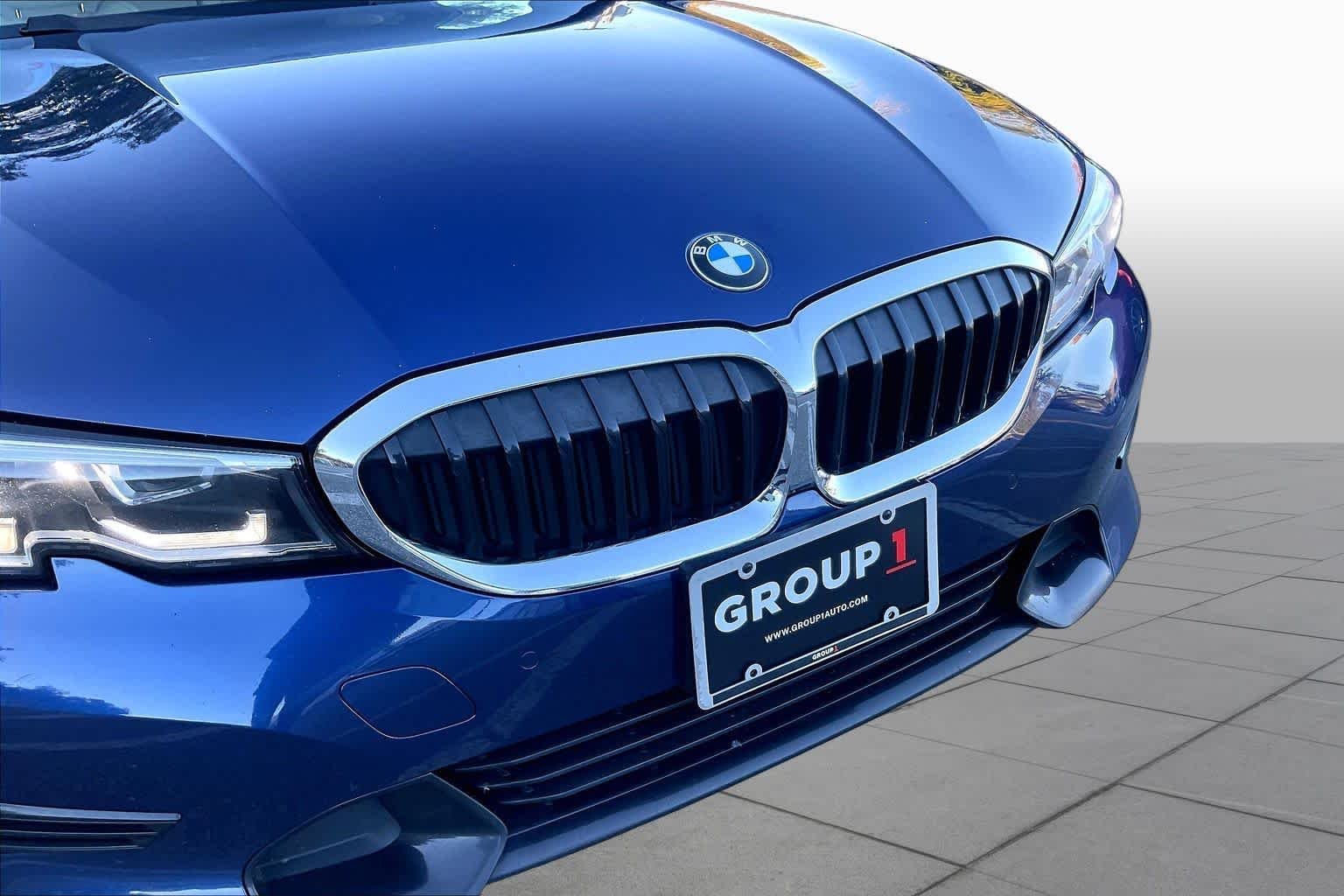 Used 2019 Mediterranean Blue Metallic BMW 330i xDrive image 29
