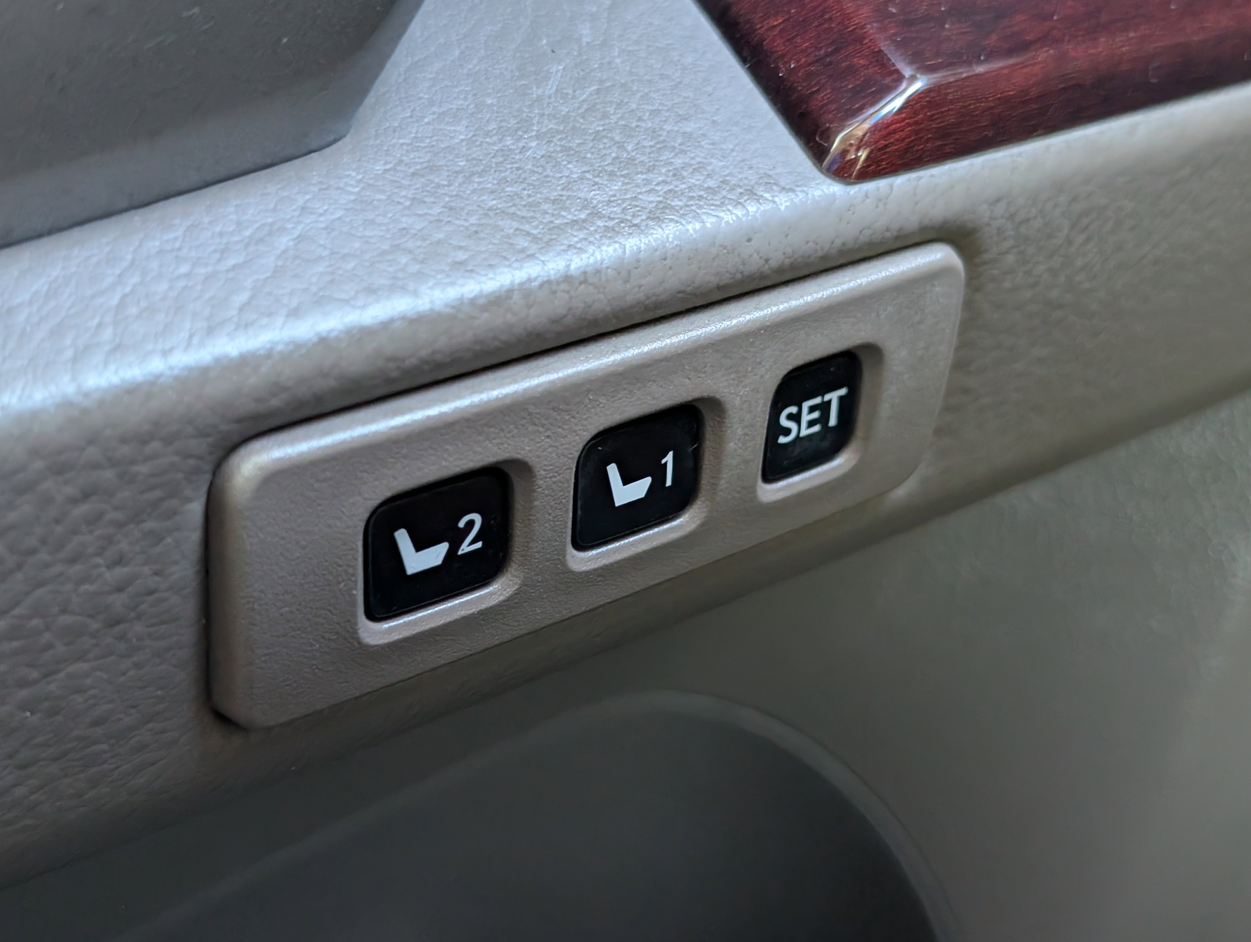 Used 2017 Starfire Pearl Lexus 460 image 11