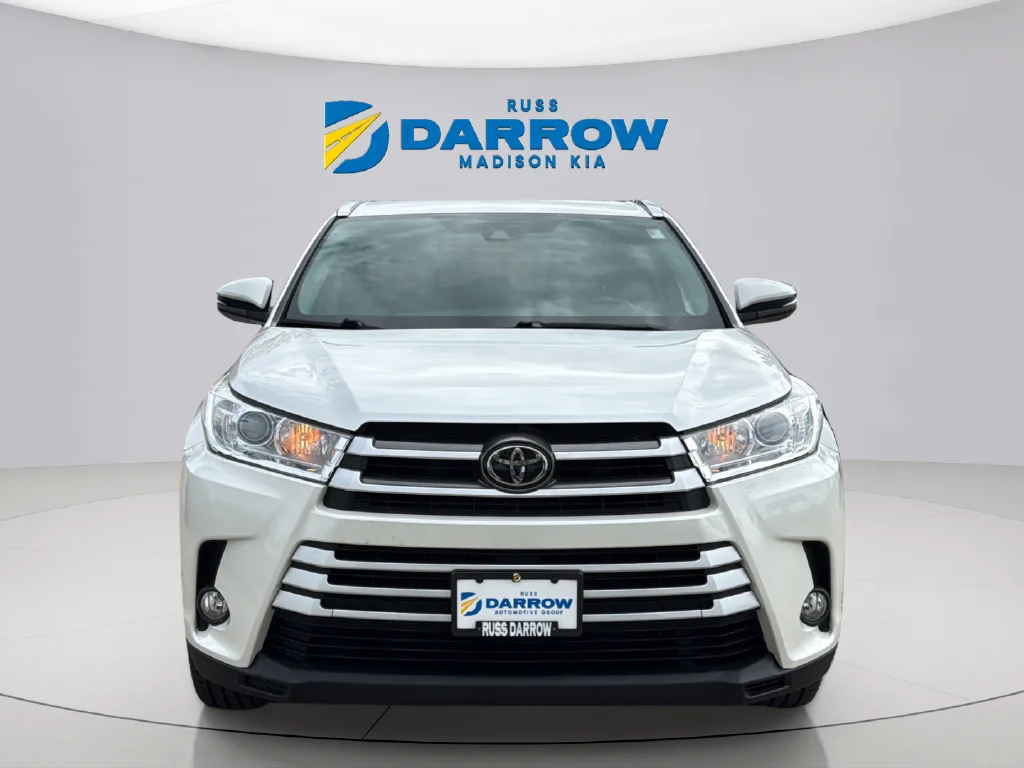 Used 2017 Blizzard Pearl Toyota XLE image 8