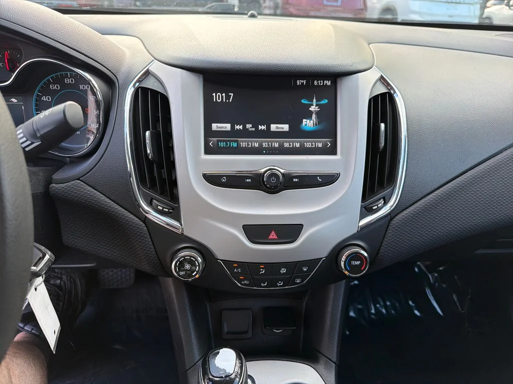 2018 Chevrolet Cruze LS - Photo 20