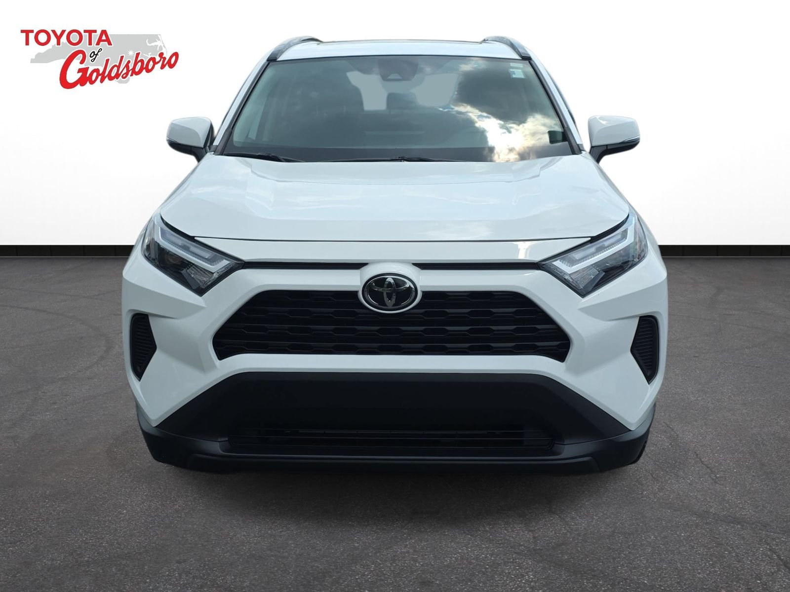 Used 2022 White Toyota XLE image 2