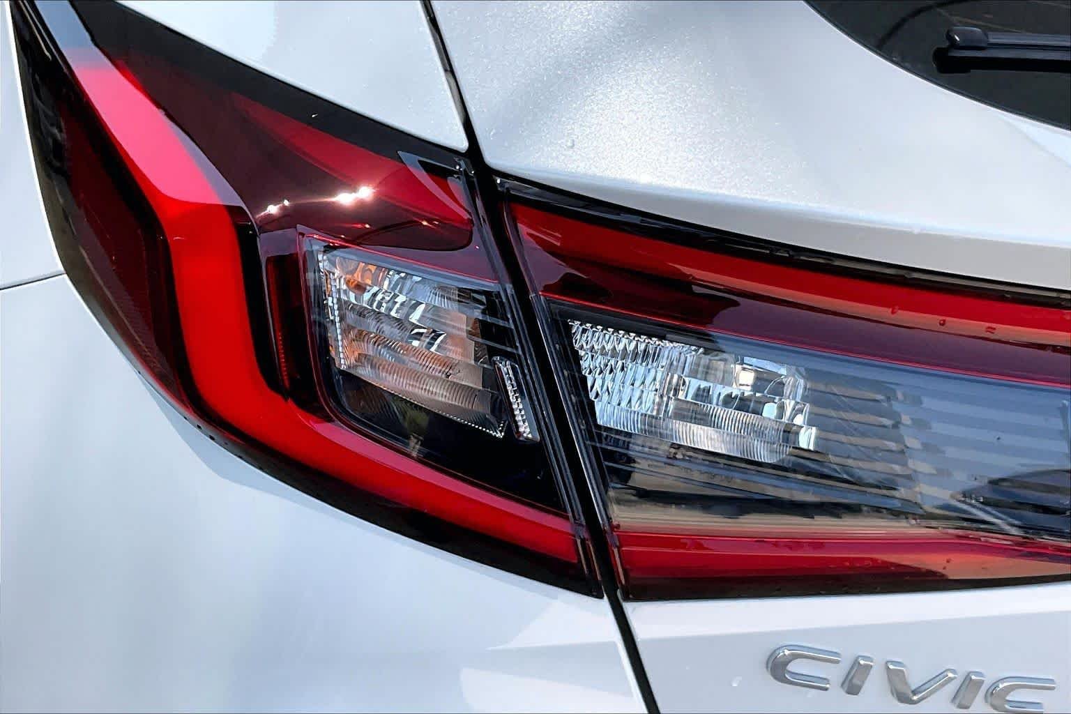 Used 2025 Platinum White Pearl Honda Sport Touring image 29