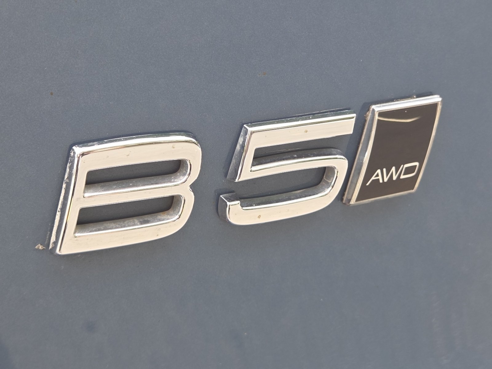 Used 2023 Blue Metallic Volvo B5 Plus Dark Theme image 6