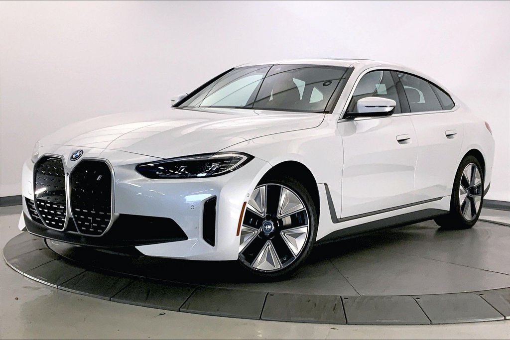 Certified Used 2024 Mineral White Metallic BMW  image 10